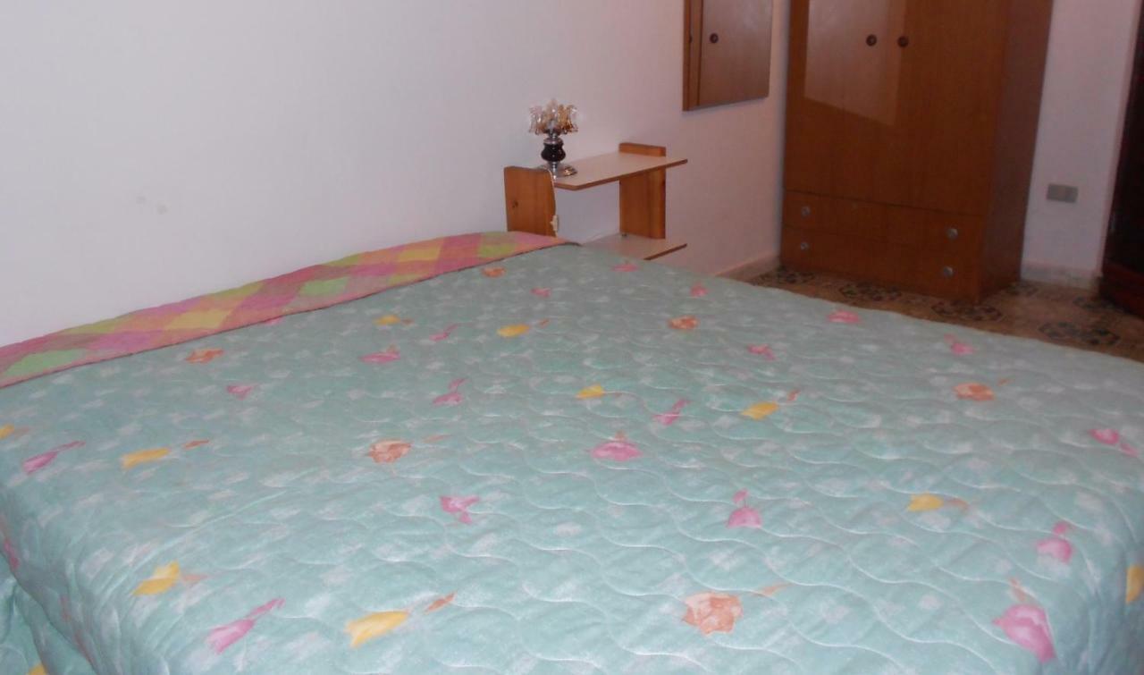 Yellow House Apartment Trappeto  Ngoại thất bức ảnh