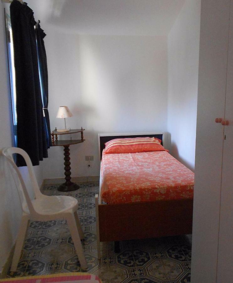 Yellow House Apartment Trappeto  Ngoại thất bức ảnh